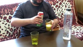 Ce efect are un pahar cu apă, băut după fiecare pahar cu alcool. Ce spun medicii